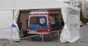 Koronawirus w Warszawie. Olbrzymi korek do namiotu z testami na SARS-CoV-2
