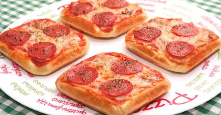 Pizza na gofrach. Przepis na szybką przekąskę