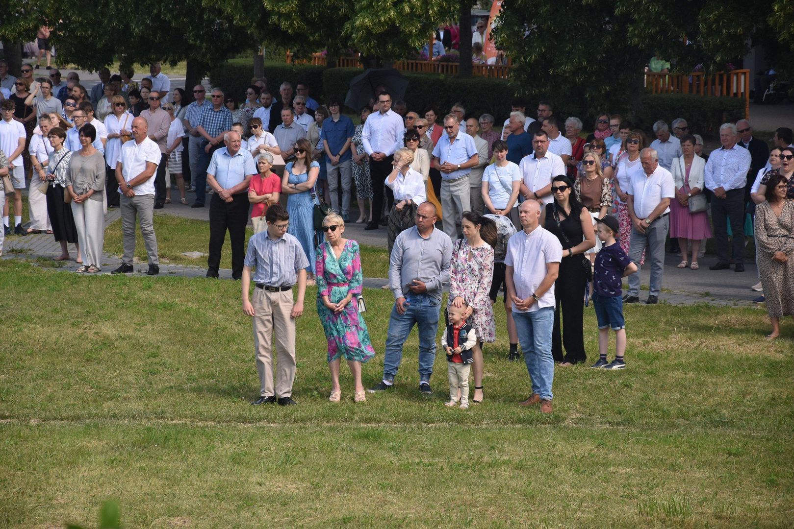 Boże Ciało na śremskich Jezioranach. Tłumy wiernych z parafii pw. Najświętszego Serca Jezusa modliły się podczas procesji [zdjęcia]