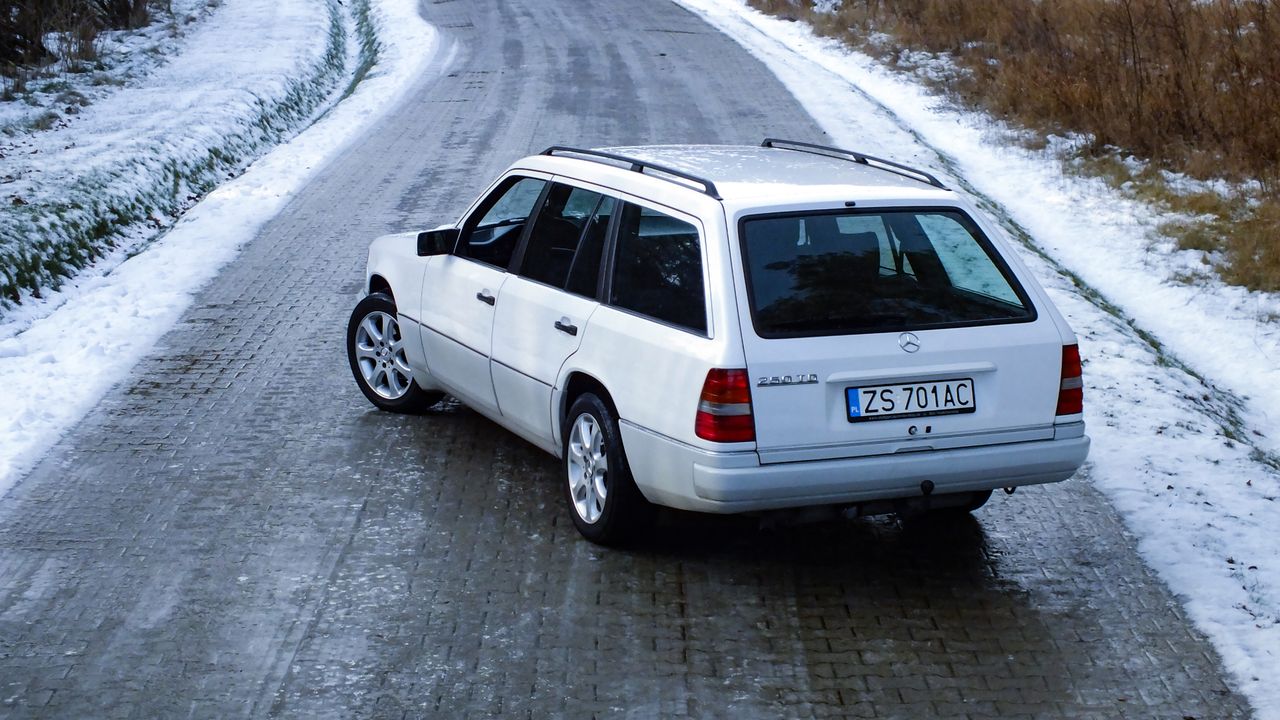 1994 Mercedes-Benz E250TD 20V - panzerkampfwagen