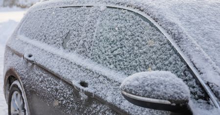 Wetrzyj w uszczelki. Drzwi już więcej nie przymarzną
