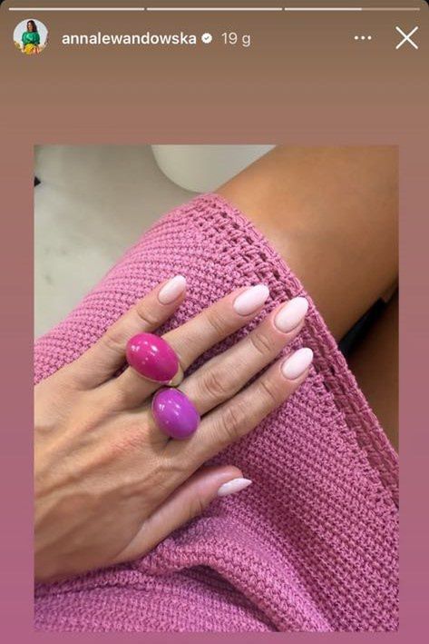Anna Lewandowska nosi "milky rose nails"