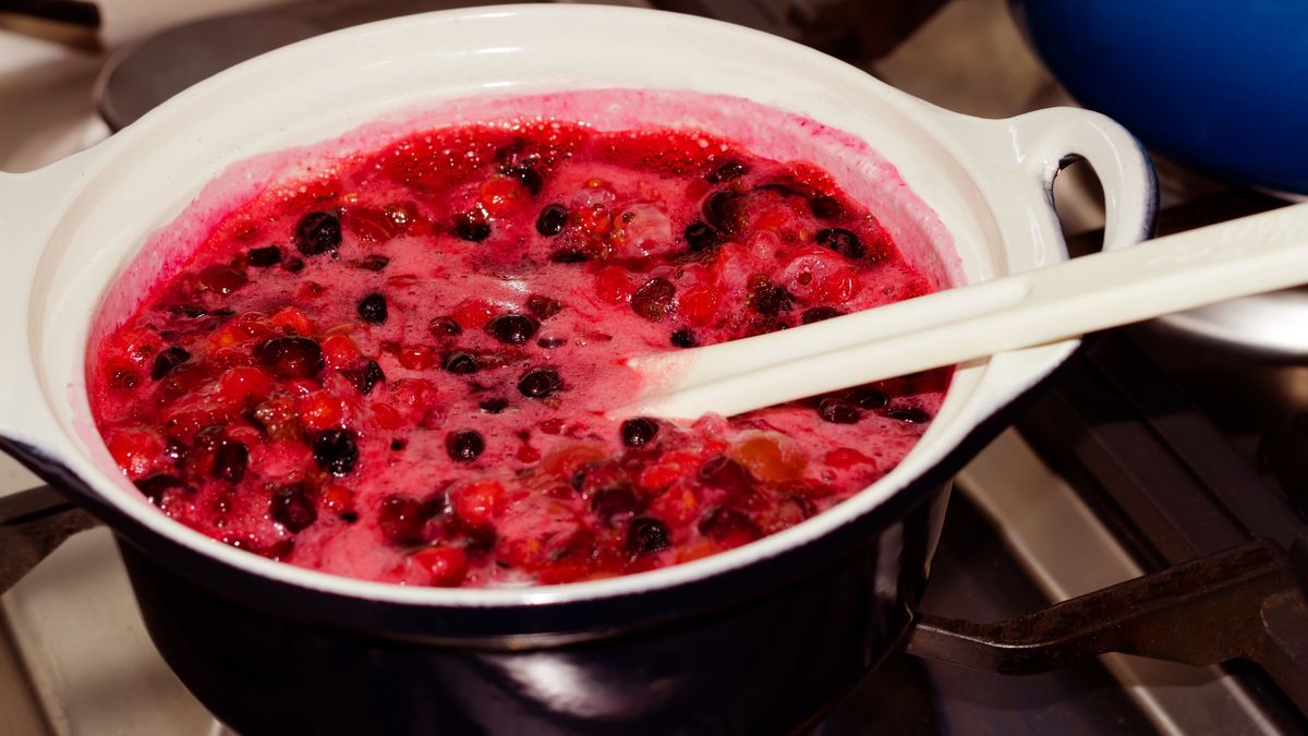 Coocking beriesPan on a stove with currents and black currents for marmelade or juice.AnnekeDeBlokFruit Sauce, Black Currant, Currant, Preserves, Cooking, Rural Scene, Fruit, Juice, Cooking Pan, Spoon, Stove