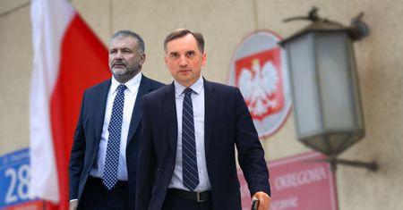 Żurek wyśmiewa ultimatum Ziobry. "Traktuję w kategoriach żartu"