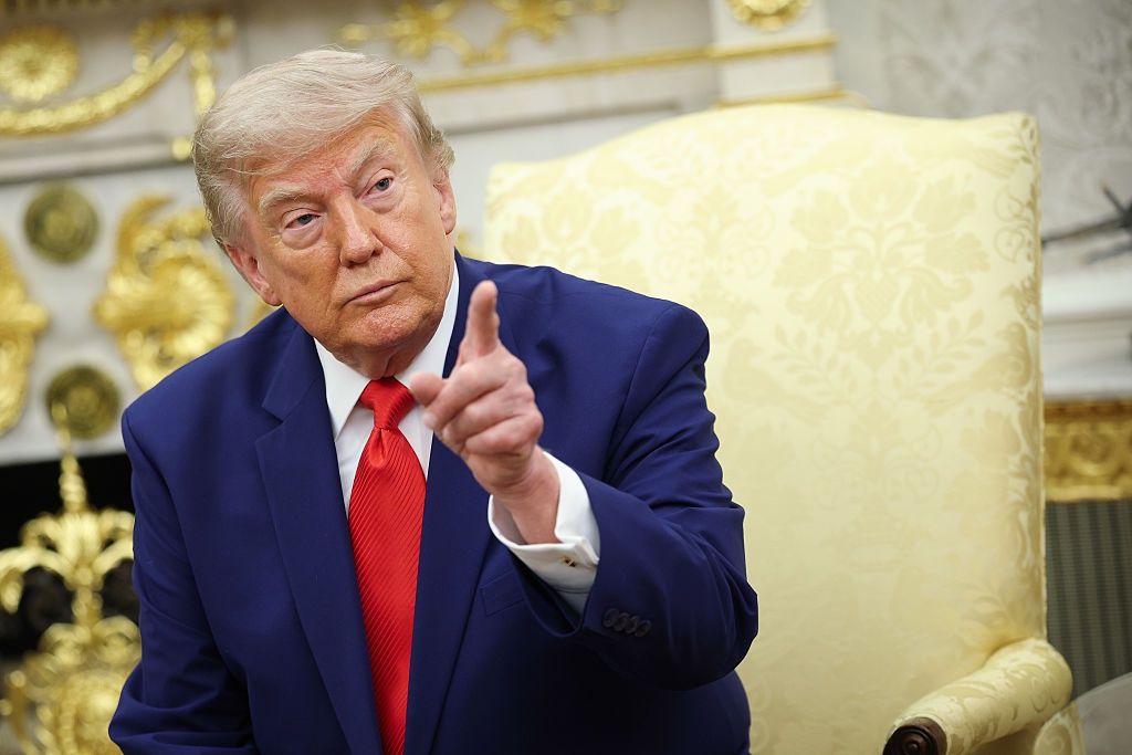 Trump zmienia zasady gry. Nowe cła obejmą niemal cały import