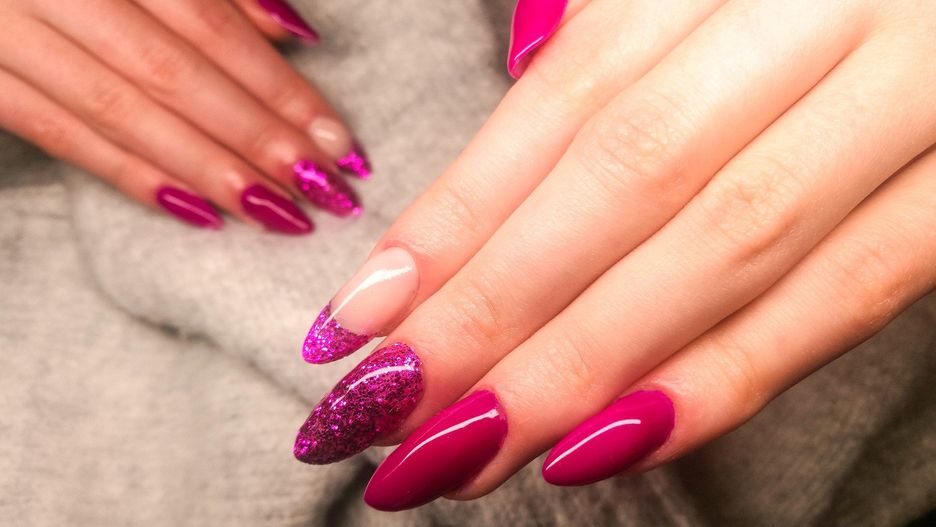 Brokat na paznokciach uatrakcyjni twój manicure