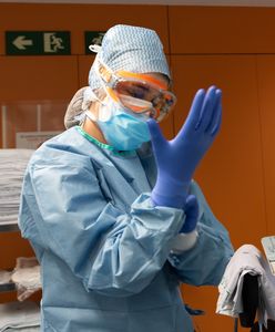 Koronawirus w Polsce a teleporady. Lekarz: "Nie chcemy, aby przychodnie stały się ogniskami epidemii"