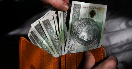 Trzymaj gotówkę w domu. Banki apelują