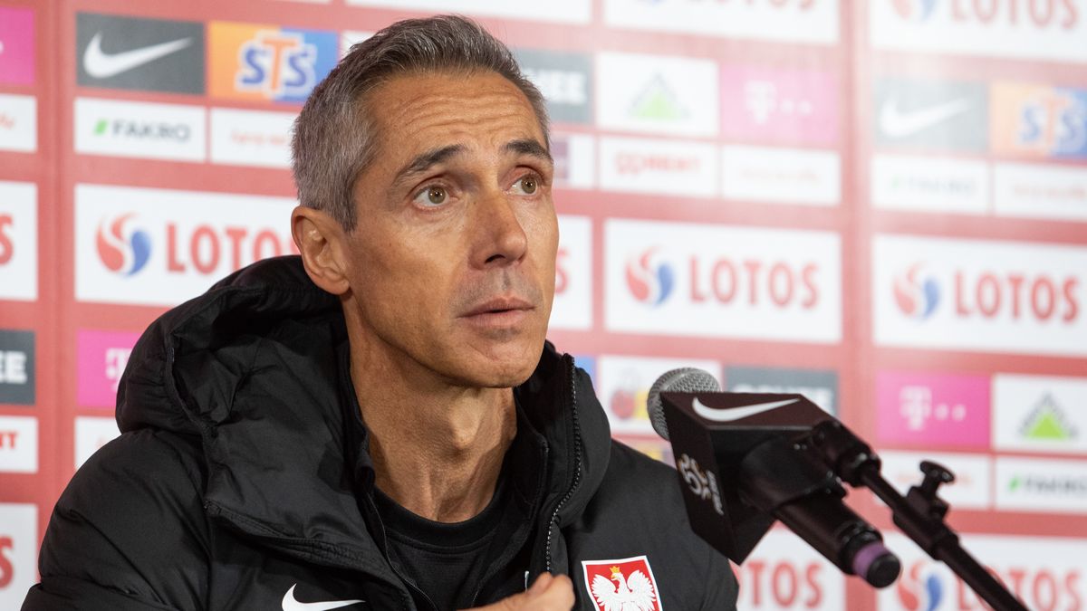 Trener Paulo Sousa during the press confernece of Poland National team in Warsaw, Poland, on October 8, 2021. (Photo by Foto Olimpik/NurPhoto via Getty Images)