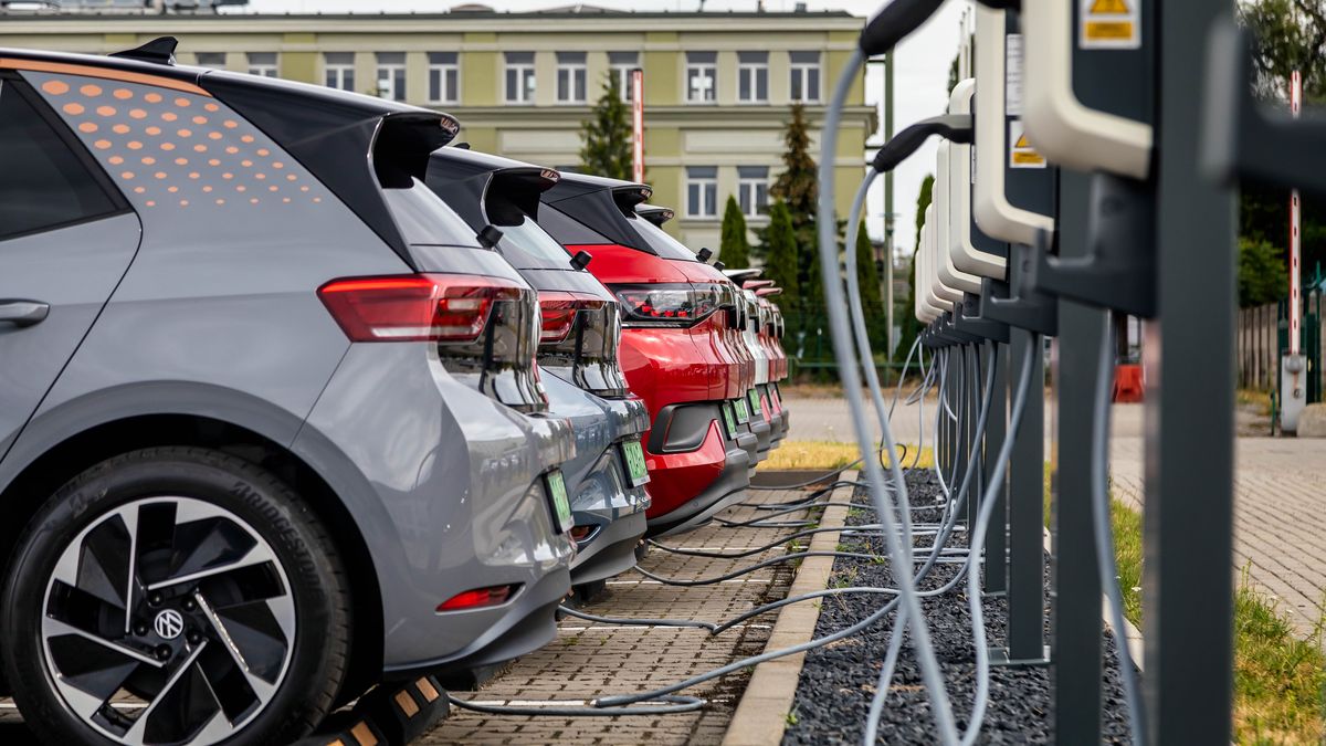 Dilerzy VW inwestują w ładowarki. Można z nich skorzystać nawet jeśli ma się auto innej marki