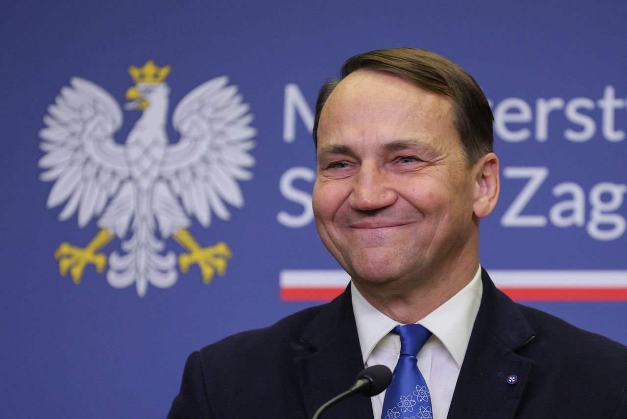 Sikorski prowokacyjne apeluje o likwidację hotelu sejmowego