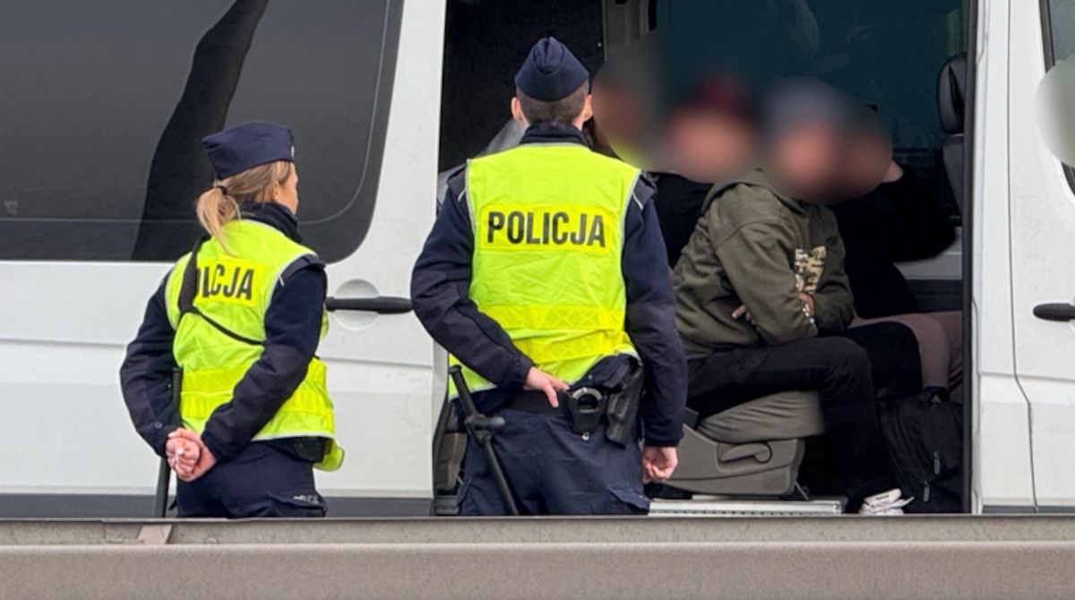 Dwa busy na litewskich rejestracjach z cudzoziemcami zatrzymane.