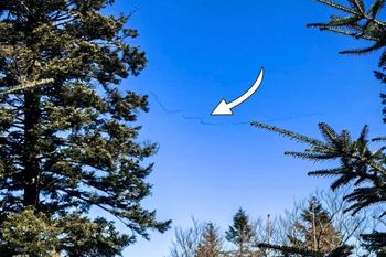 Setki na niebie. Słychać z daleka. "Klucz za kluczem"