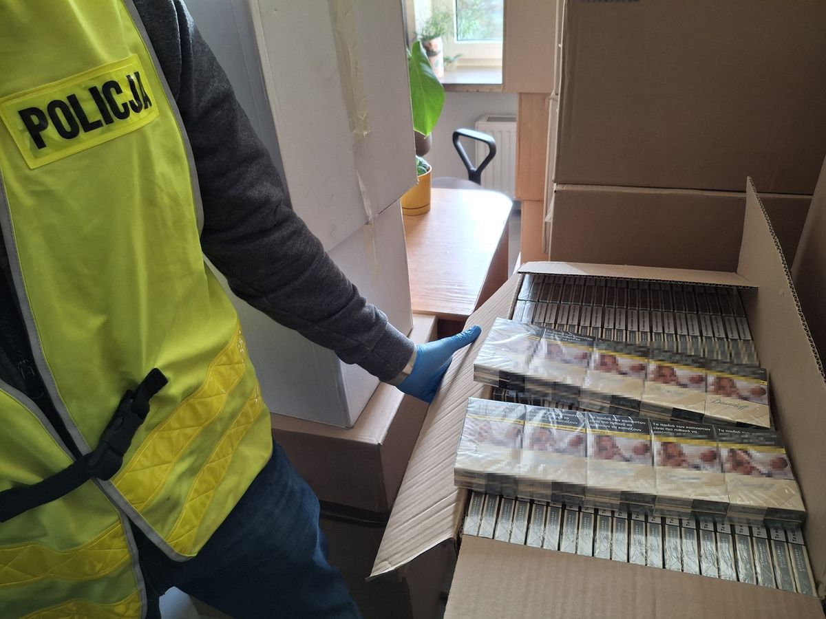 Lublin: Funkcjonariusze przechwycili ponad 22 000 paczek papierosów