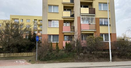 Suwałki. Wyrzucił swoją babcię przez balkon. Jest opinia biegłych