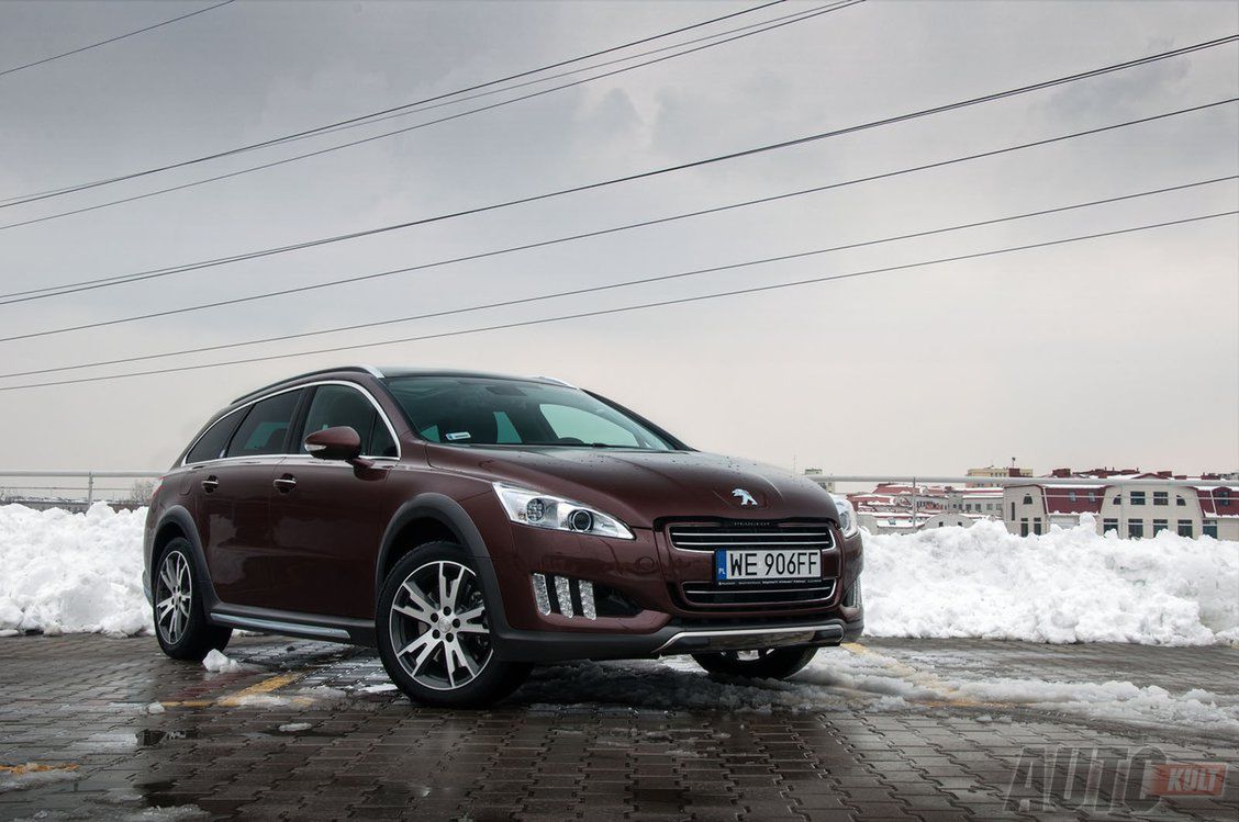 Peugeot 508 RXH w tej odmianie był jeszcze hybrydą, dziś jest już tylko uterenowionym kombi