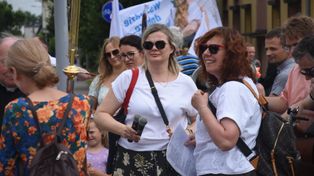 Ulicami Śremu przeszedł Marsz dla Życia i Rodziny. Ks. Marian Brucki: Chwała Bogu, że jesteście i ratujecie honor naszego miasta [zdjęcia]