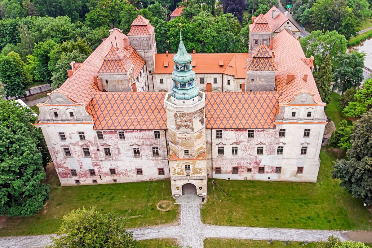 Magiczny zamek w Polsce. Był domem skandalistki - WP Turystyka