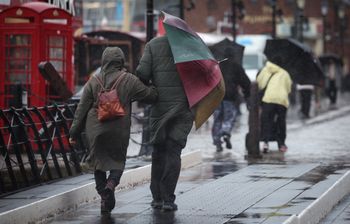 Wydali 40 alertów powodziowych. Wyspy przygotowują się na kulminację