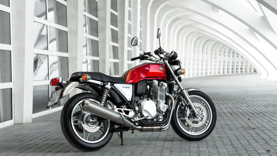 Poprzednia Honda CB1100 miała czterocylindrowy silnik