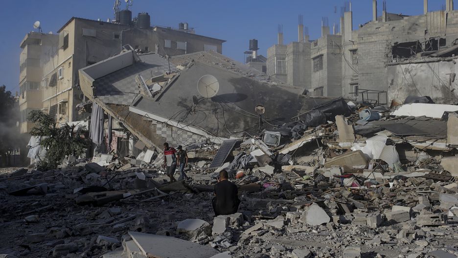 The remains of Al Harazin building following an air strike during an Israeli military operation in Gaza City, Gaza Strip, 03 October 2025. More than 66,000 Palestinians have been killed in the Gaza Strip since October 2023, according to the Palestinian Ministry of Health, and about 1,200 Israelis have been killed since the launch of an Israeli military campaign in response to a cross-border attack by Hamas on 07 October 2023. EPA/MOHAMMED SABER Dostawca: PAP/EPA.