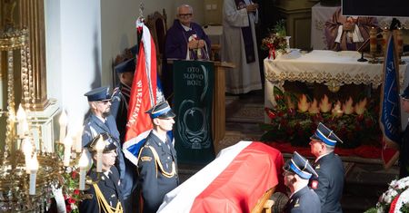 Zmarł po ukąszeniu owada. Uroczyście pożegnano strażaka