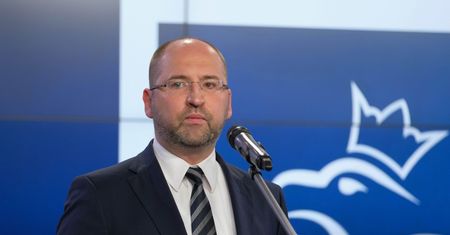 Adam Bielan ostro o Jarosławie Gowinie. "Apeluję do niego, by się uspokoił"
