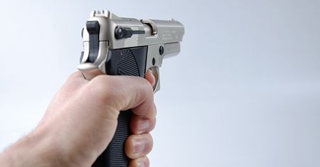 Najpierw strzelał w domu, a później do policjantów. Porażające wieści
