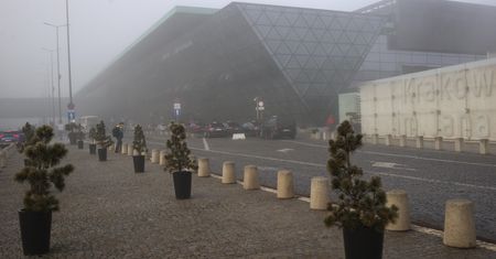Mgła paraliżuje lotnisko w Balicach. Duże utrudnienia