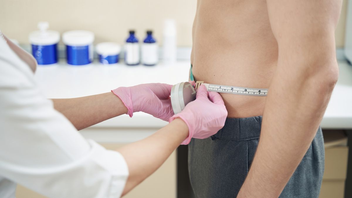 Zespół metaboliczny (zespół X) wyróżnia się zwiększonym obwodem talii.