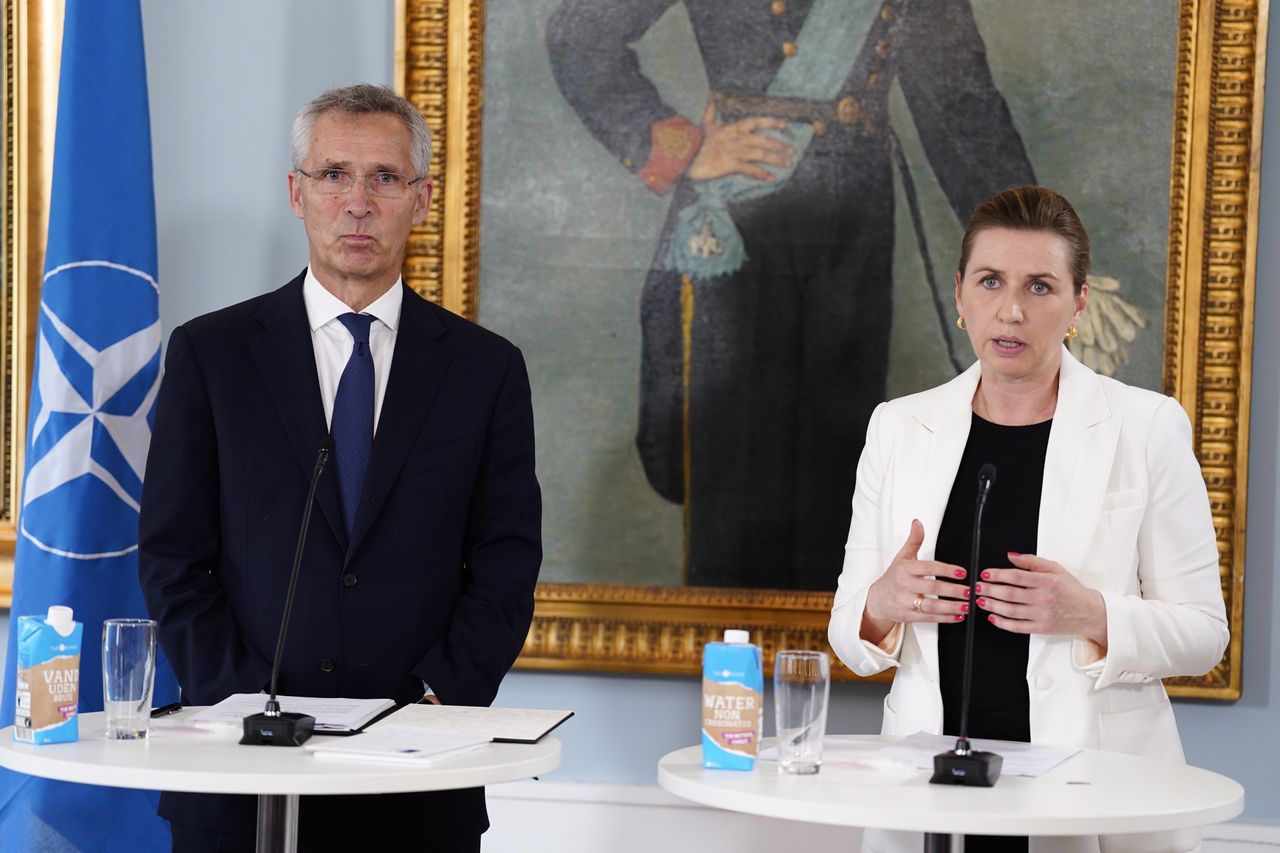 Jens Stoltenberg i Mette Frederiksen podczas konferencji prasowej 