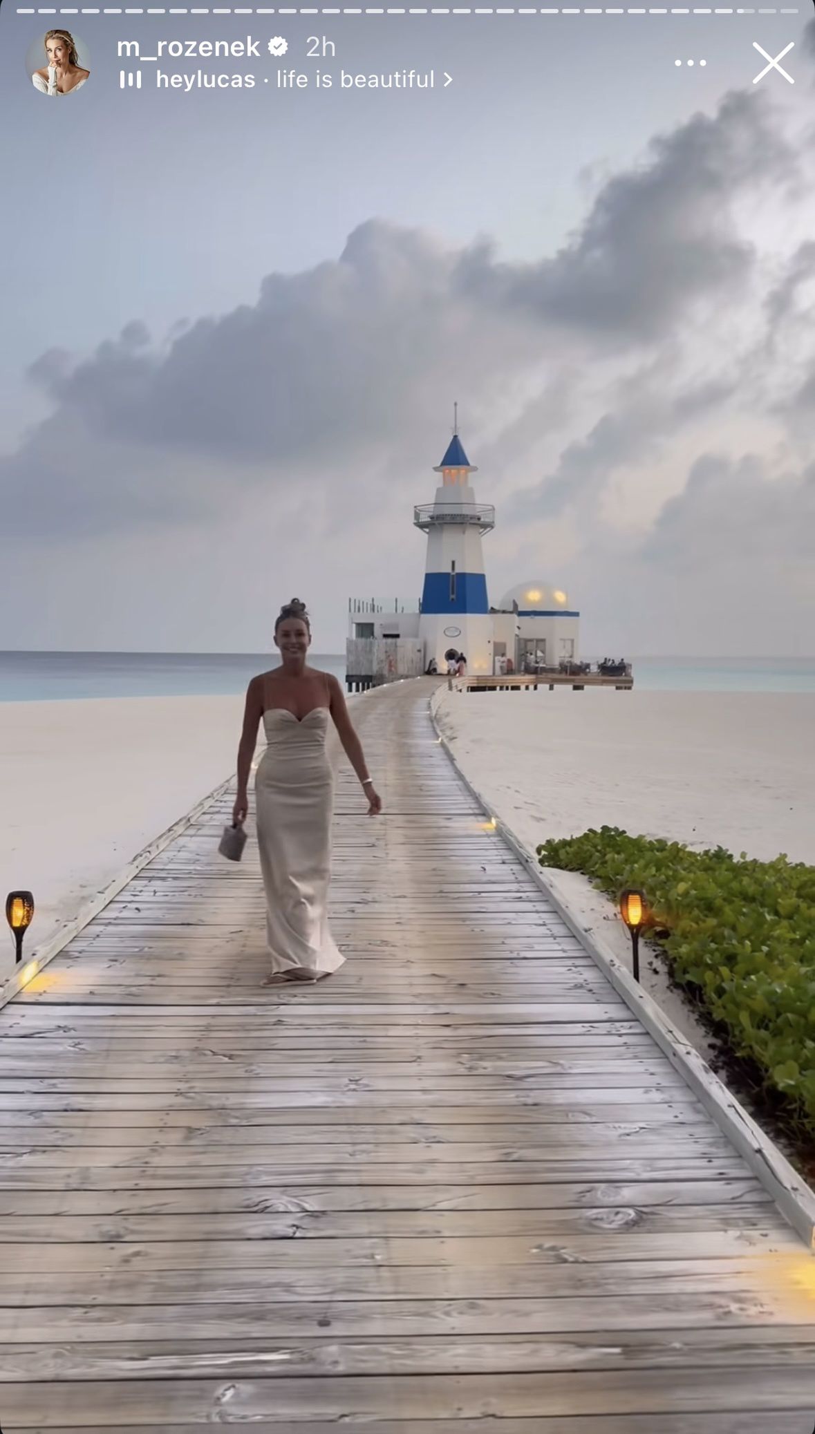 Rozenek szaleje w turkusowym bikini i daje nura z Radkiem na Malediwach. Była też kolacja z widokiem (ZDJĘCIA)