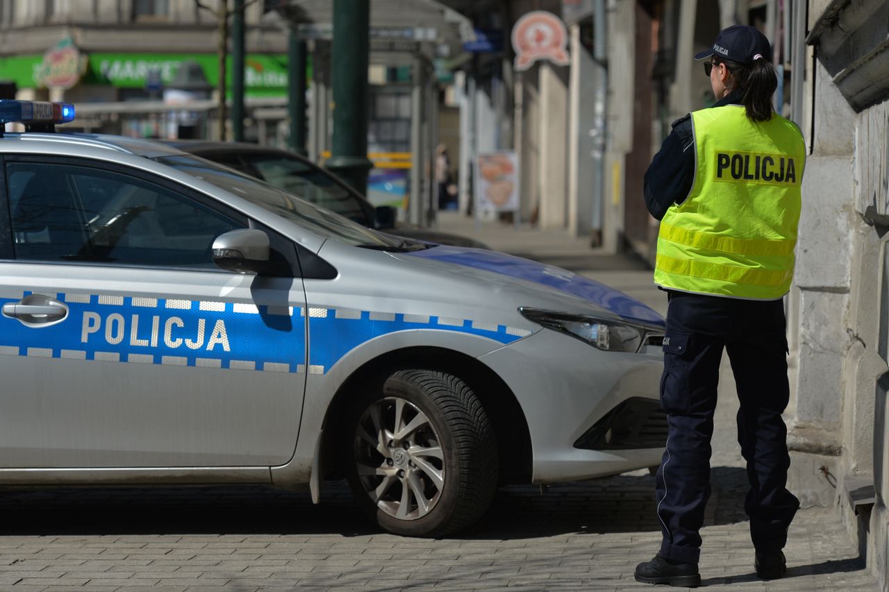 Rybnik. Po zatrzymaniu mężczyzna został przekazany w ręce policji 