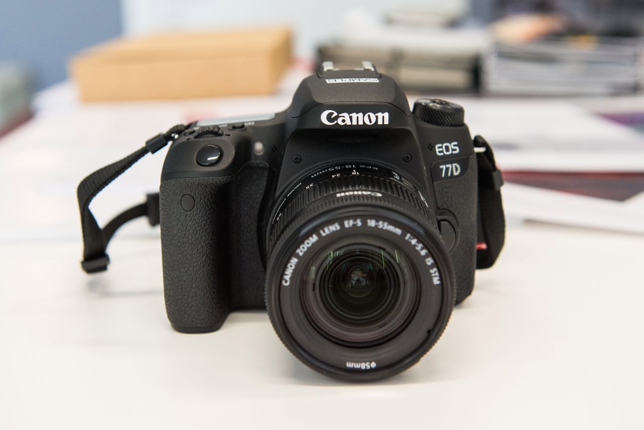 Canon EOS 77D