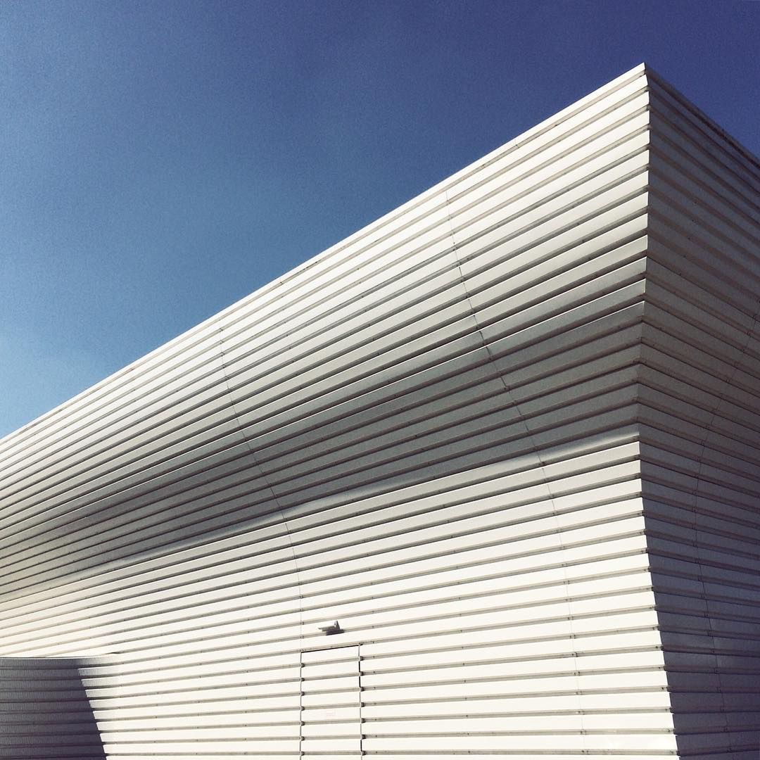 Sebastian Weiss fotografuje miejską architekturę wyróżniając jej linie 1