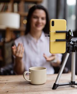 Influencer reklamuje, Polak kupuje. To badanie nie pozostawia złudzeń