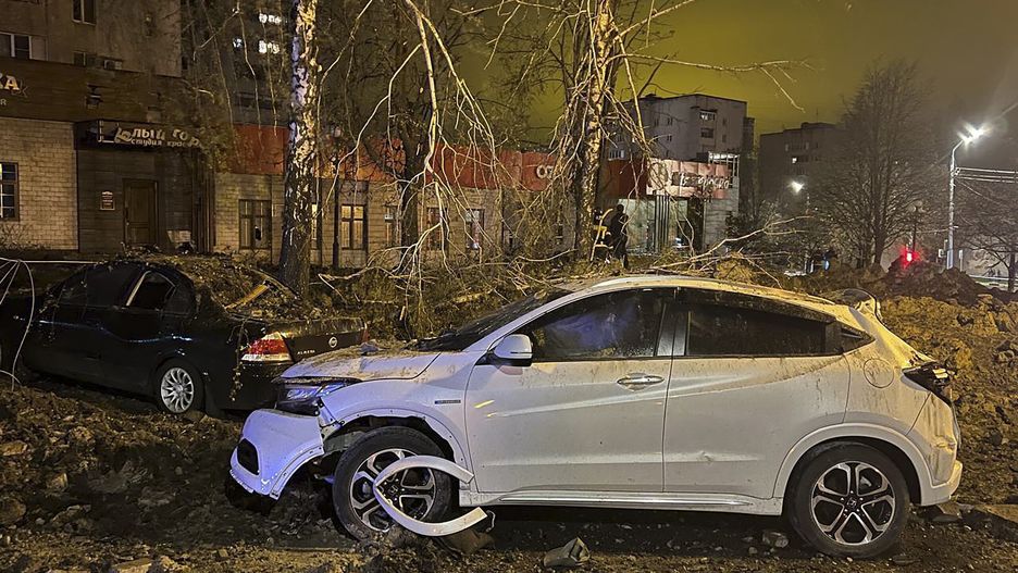 A handout photo made available by the Governor of the Belgorod Region Vyacheslav Gladkovâ��s telegram channel shows damaged cars near the blast crater in downtown Belgorod, Russia, 20 April 2023, (issued 21 April 2023) The Russian Ministry of Defense reported that on the evening of 20 April, a Su-34 bomber over Belgorod experienced an abnormal munition drop, and an investigation was underway. According to preliminary data, two people were injured in the blast. EPA/BELGOROD GOVERNOR VYACHESLAV GLADCOV TELEGRAM CHANNEL/HANDOUT HANDOUT EDITORIAL USE ONLY/NO SALES Dostawca: PAP/EPA.