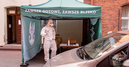 Koronawirus w Polsce. Ruszają obowiązkowe testy mobilne. Kogo dotyczą? Gdzie i jak wykonać test?