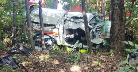 Dramatyczny wypadek. Auto terenowe doszczętnie zmiażdżone