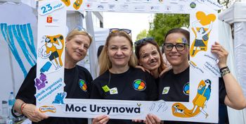 Kolory, muzyka i wielkie serca pod ratuszem. Piknik NGO wrócił na Ursynów