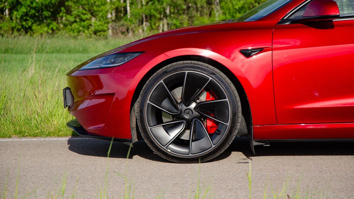 Tesla Model 3 Performance