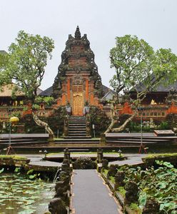 Naga turystka wdarła się do świątyni na Bali. Kobiecie grozi więzienie