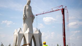 "King Kong w szczerym polu". Znany duchowny ostro o nowym pomniku