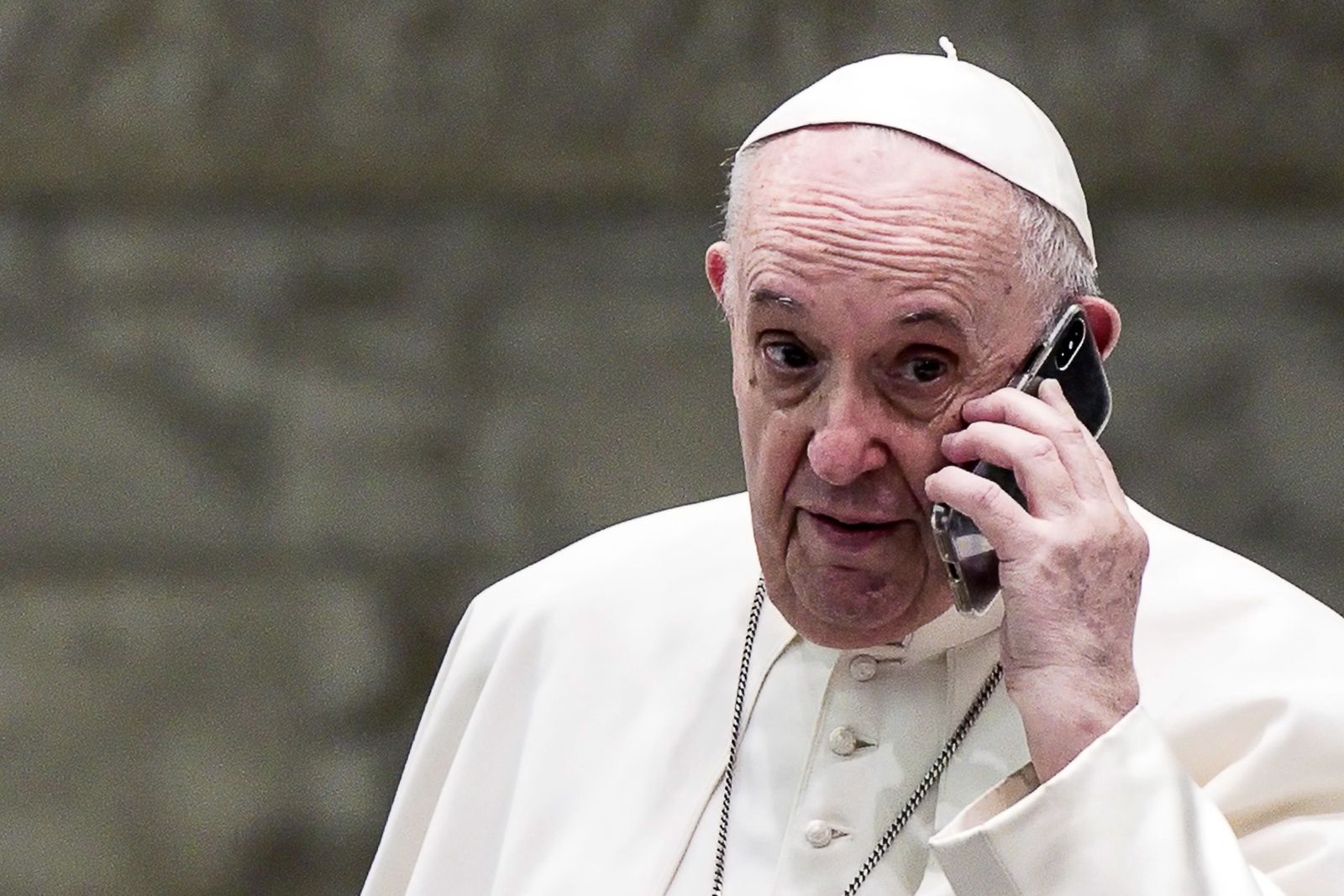 Papież odebrał tajemniczy telefon. Pierwsza taka sytuacja w historii. Watykan milczy
