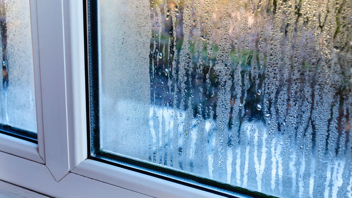 Wilgoć na oknach, to poważny problem 