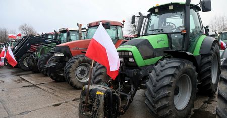 Rolnicy zablokowali mleczarnię w Olecku. Żądają ujawnienia prawdy