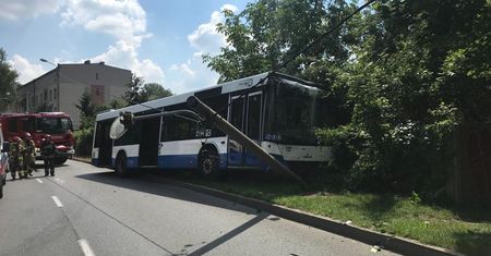 Wypadek autobusu w Katowicach. Są ranni