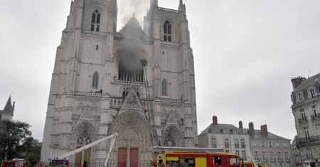Francja. Pożar w katedrze św. Piotra i Pawła w Nantes. Śledczy przesłuchali mężczyznę