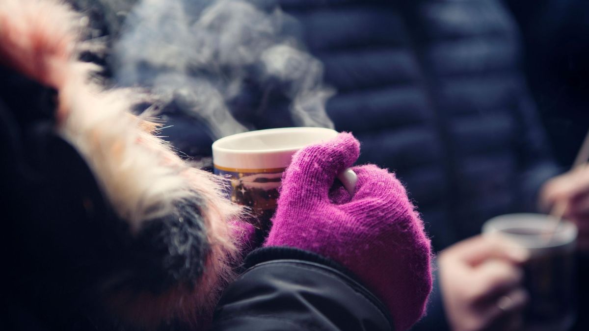 Grzane wino nie tylko rozgrzewa w chłodne dni, ale także ma pewne korzyści zdrowotne.