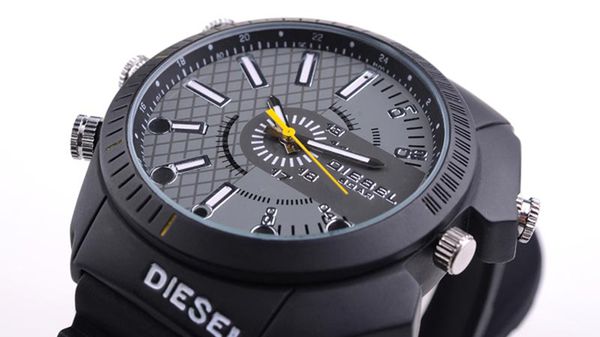 Zegarek dla superszpiega. Nakręci film w HD i zrobi zdjęcia pod wodą 1